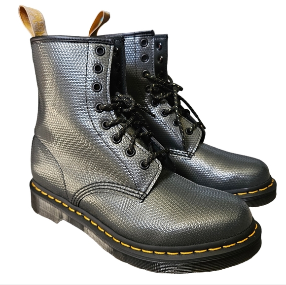 NWOT Dr. Martens 1460 Metallic Emboss 8 Eye Lace-Up Boots Faux Vegan Lea… - Picture 3 of 9